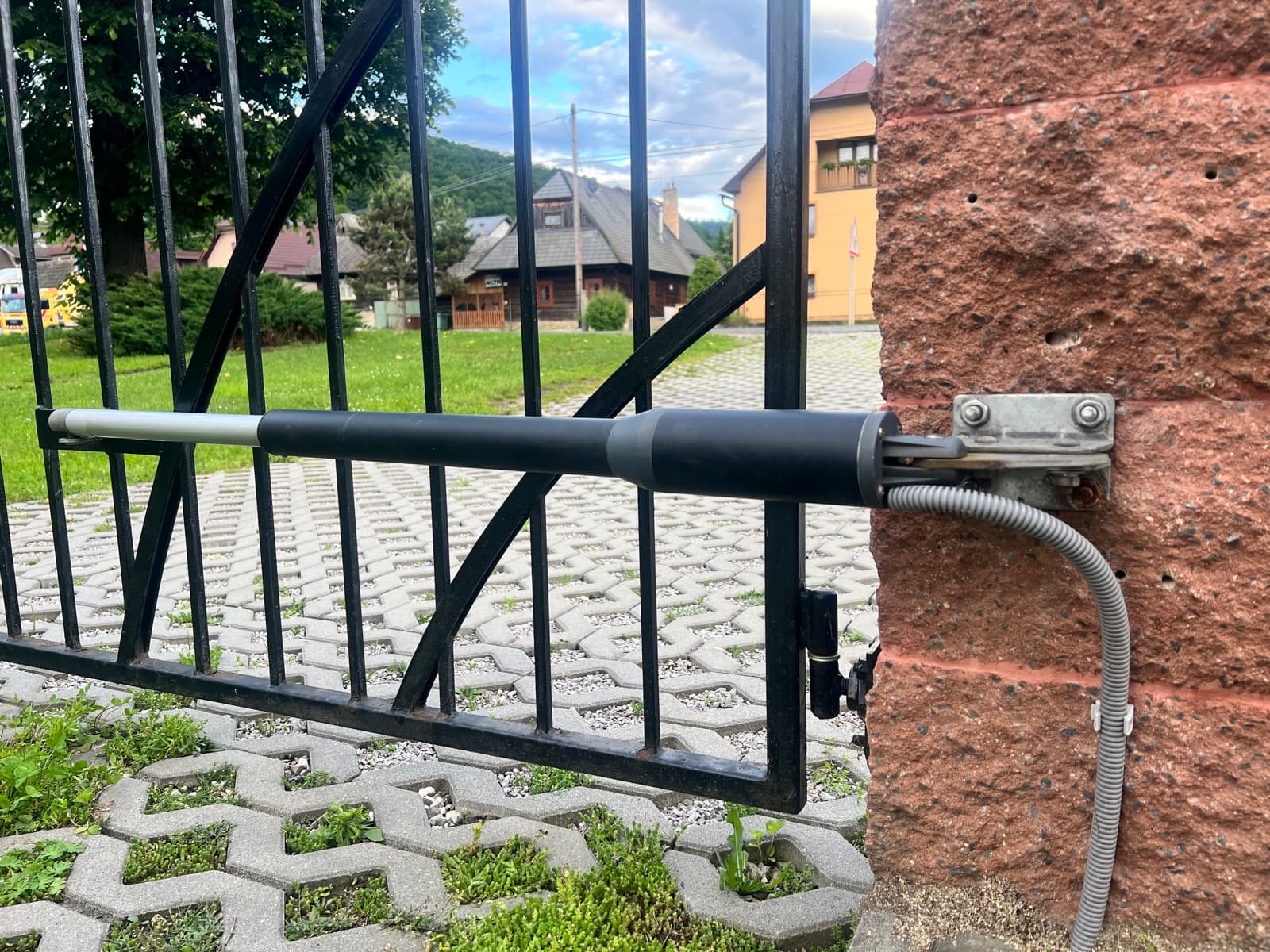 Pohony na vstupné brány